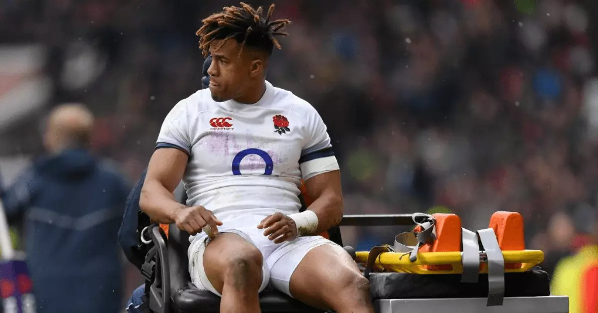 Anthony Watson of England Rugby is leaving the pitch injured