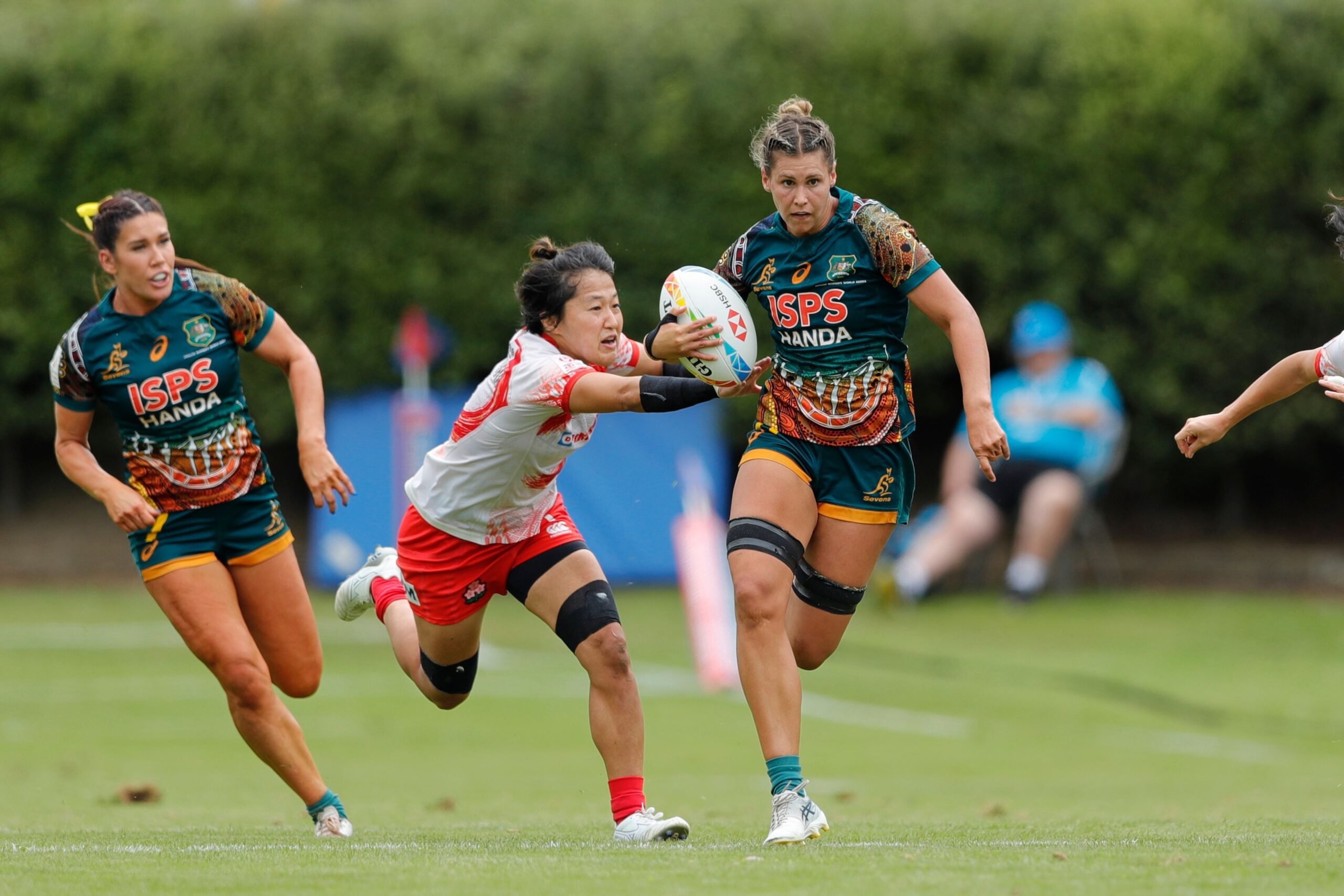 Australia co-captain Demi Hayes breaks through the Japan defense on day one of the HSBC Hamilton Sevens at FMG Stadium Waikato on January 21, 2023