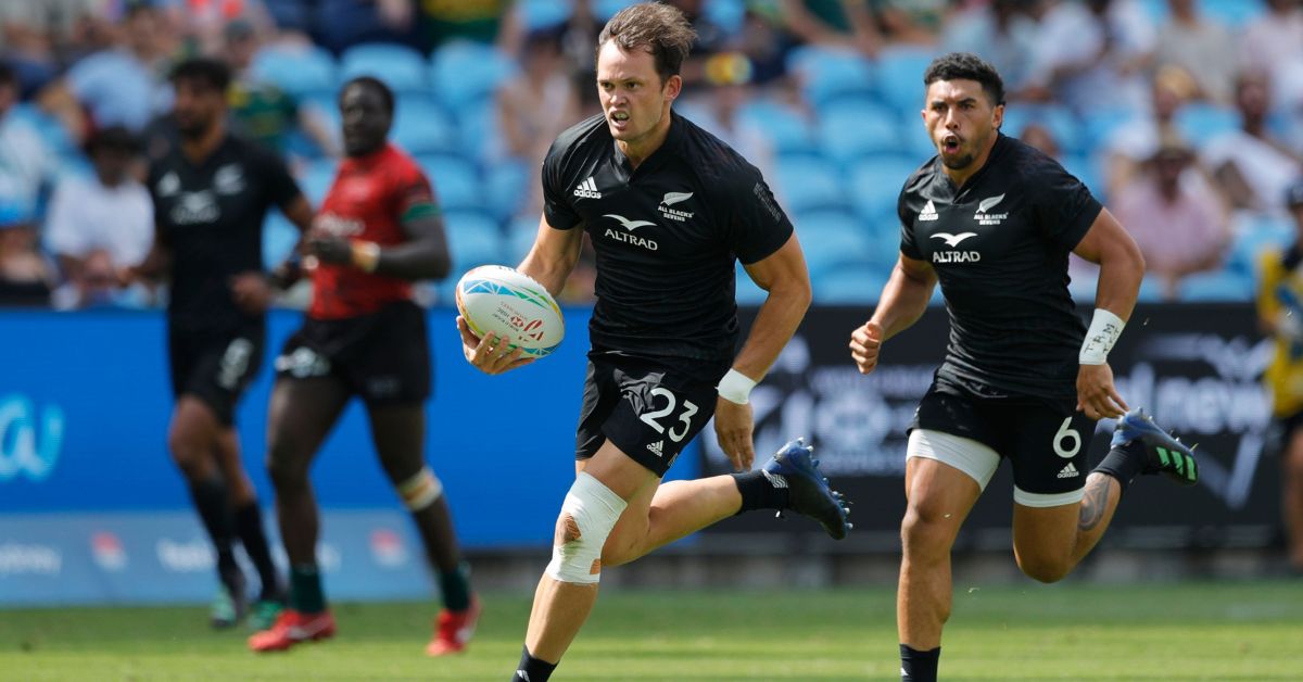 New Zealand's Lewis Ormond cuts through the Kenya defense on day two of the HSBC Sydney Sevens at Allianz Stadium on January 28, 2023.