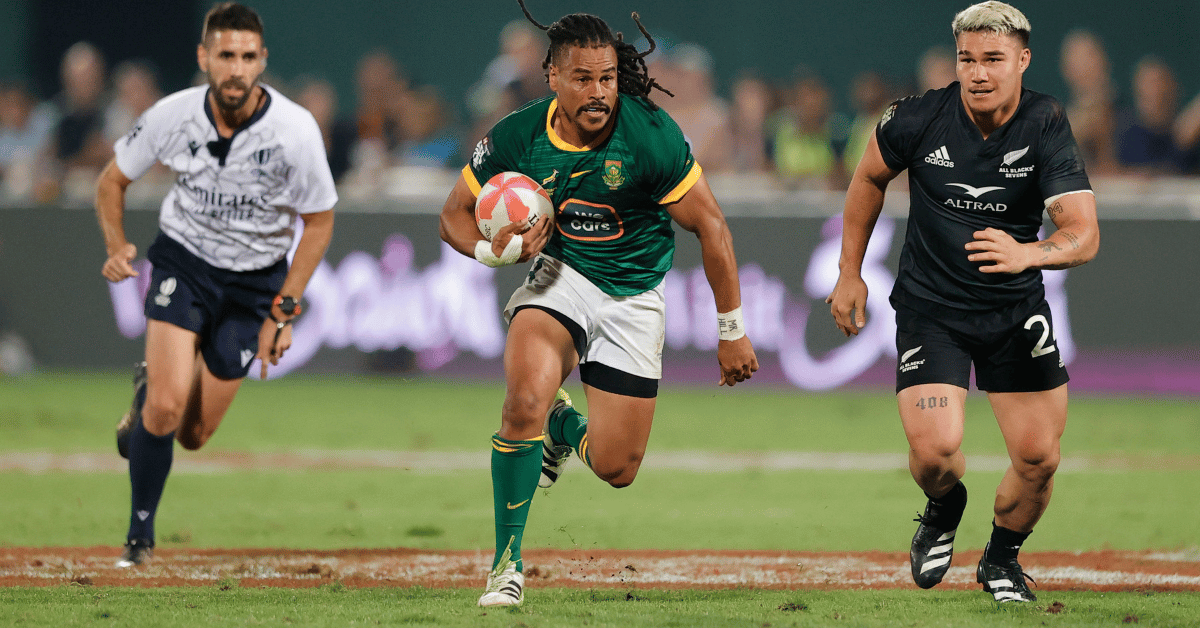 South Africa’s Selvyn Davids cuts through the New Zealand defense on day one of the Emirates Dubai 7s at the Sevens Stadium on 2 December, 2023 in Dubai, United Arab Emirates.